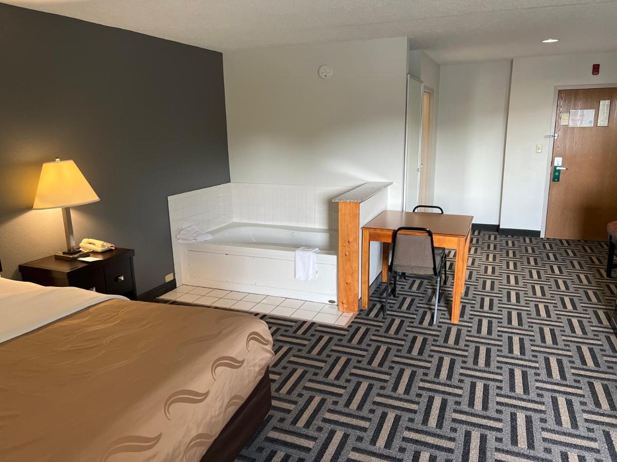 Rosemount Quality Inn & Suites מראה חיצוני תמונה