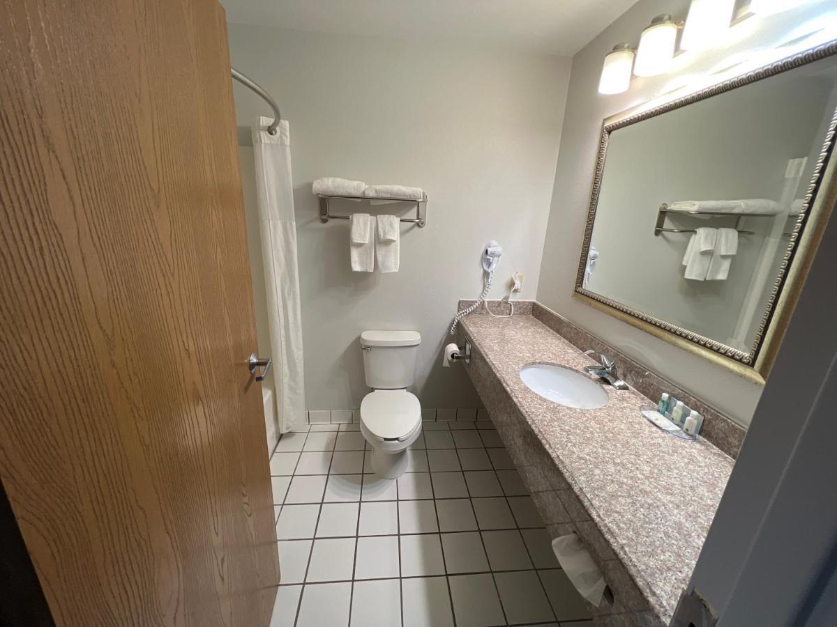 Rosemount Quality Inn & Suites מראה חיצוני תמונה