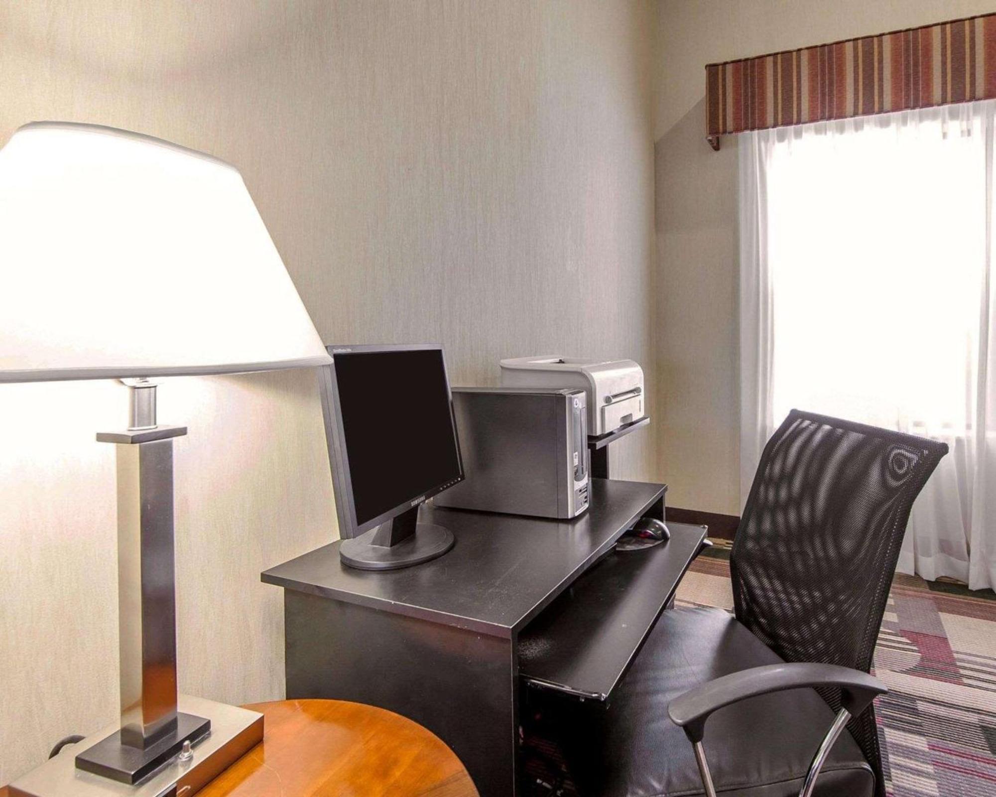 Rosemount Quality Inn & Suites מראה חיצוני תמונה